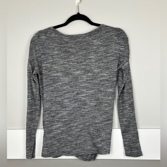Athleta Grey Front Knot Long Sleeve Shirt Size XS Workout Activewear Pullover - Picture 3 of 3